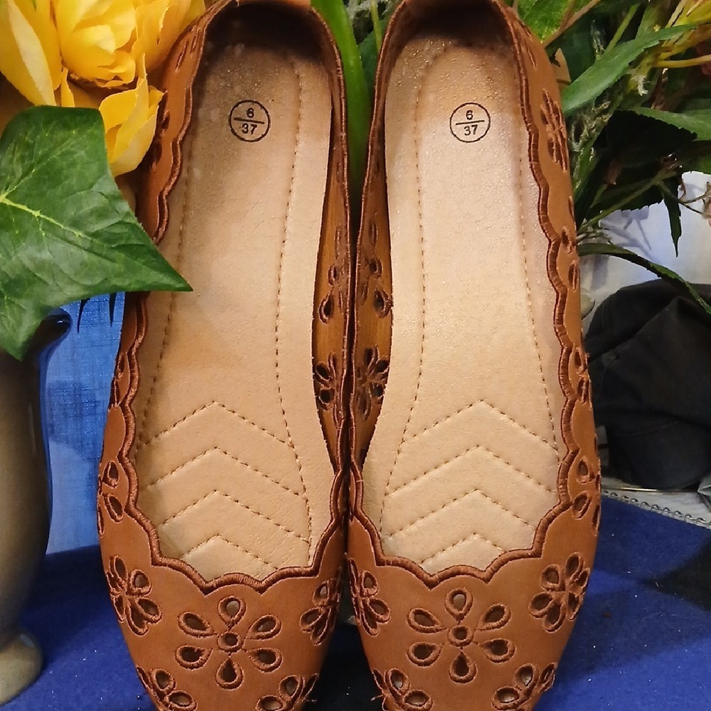 Brown Floral Cutout Women's Flats